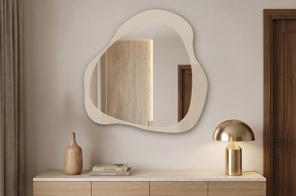 Mirror with decorative Lacobel glass