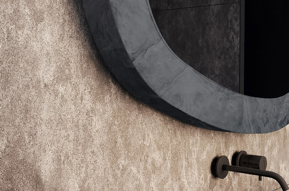 A unique mirror in a custom-made frame. Tailor it to your needs