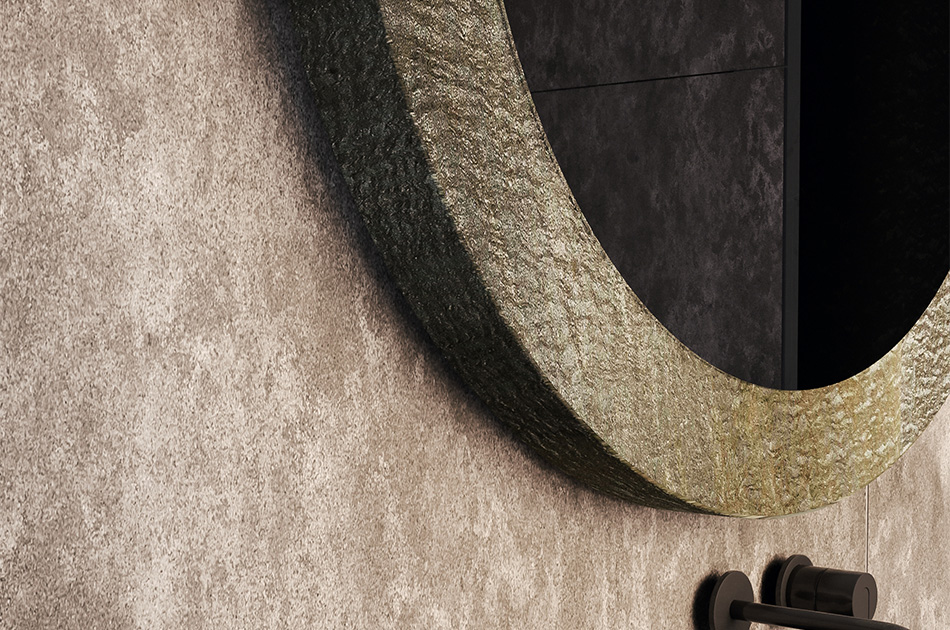 A unique mirror in a custom-made frame. Tailor it to your needs
