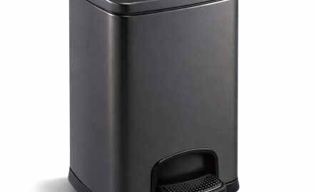 Bosca bruscair cosánach préimhe dronuilleogach, 20 L, dúnadh bog / dubh neamhlonrach